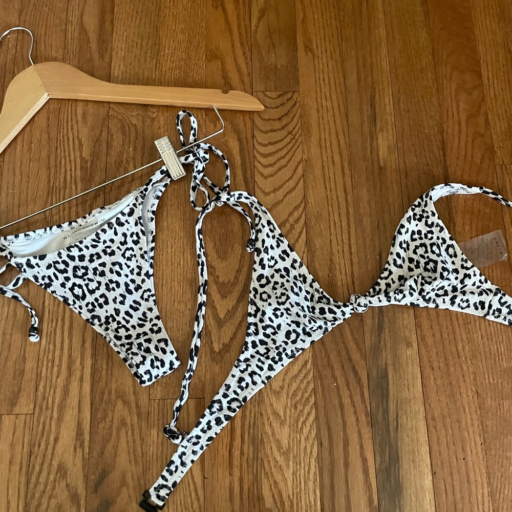 White Fox Swim Bikini Animal Print Bottoms Size S Top Size XS Sexy Beach Flaw